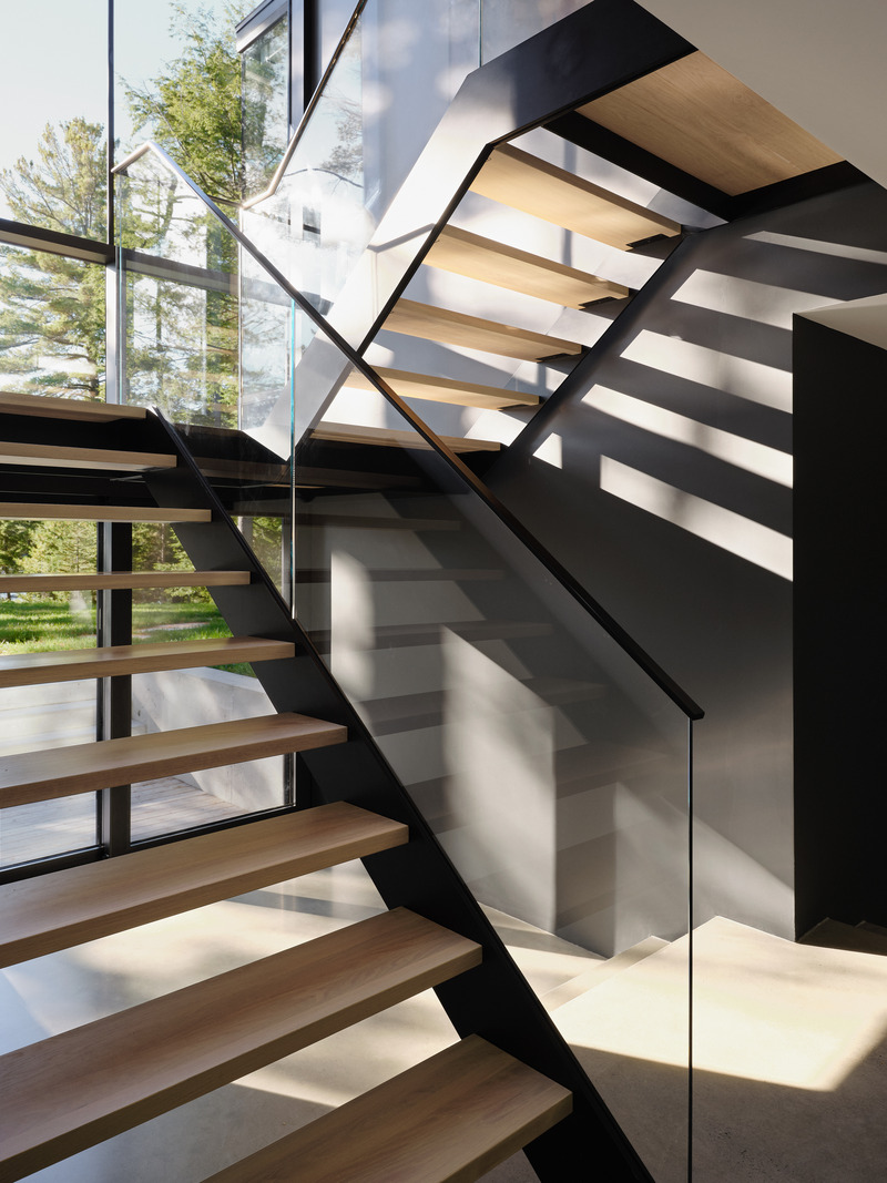 Dossier de presse | 7627-01 - Communiqué de presse | Entre lac et forêt - LOCUS architecture+design - Architecture résidentielle - Crédit photo : Maxime Brouillet