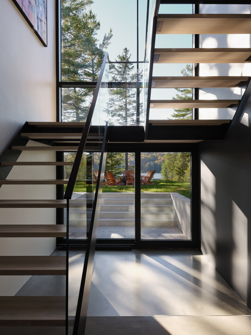 Dossier de presse | 7627-01 - Communiqué de presse | Entre lac et forêt - LOCUS architecture+design - Architecture résidentielle - Crédit photo : Maxime Brouillet
