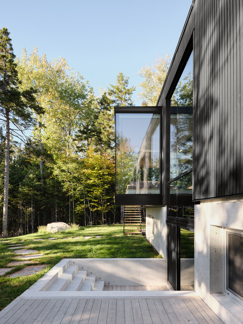 Dossier de presse | 7627-01 - Communiqué de presse | Entre lac et forêt - LOCUS architecture+design - Architecture résidentielle - Crédit photo : Maxime Brouillet