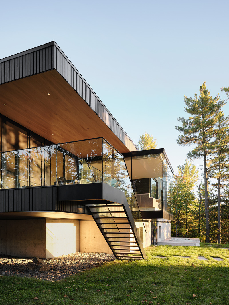 Dossier de presse | 7627-01 - Communiqué de presse | Entre lac et forêt - LOCUS architecture+design - Architecture résidentielle - Crédit photo : Maxime Brouillet