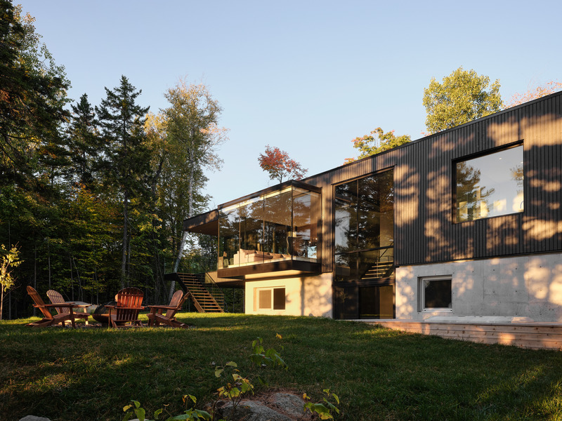 Dossier de presse | 7627-01 - Communiqué de presse | Entre lac et forêt - LOCUS architecture+design - Architecture résidentielle - Crédit photo : Maxime Brouillet