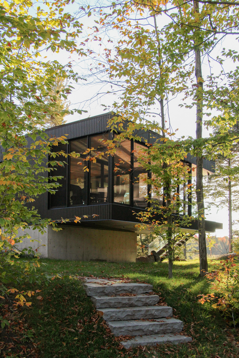 Dossier de presse | 7627-01 - Communiqué de presse | Entre lac et forêt - LOCUS architecture+design - Architecture résidentielle - Crédit photo : Christopher Malouf