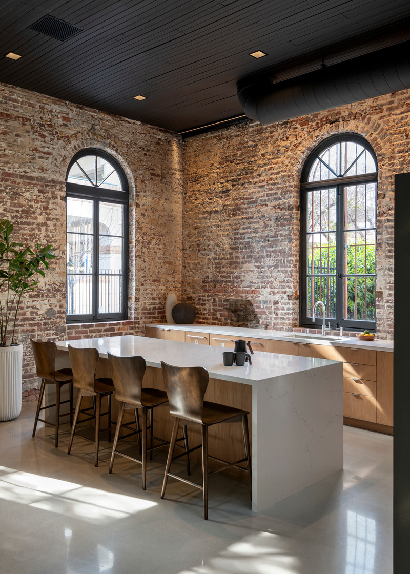 Dossier de presse | 6576-04 - Communiqué de presse | Hayes Group Architects Honored for Its Modern Projects in Silicon Valley - Hayes Group Architects - Architecture commerciale -  <p class="" style="">726 Main Street:  The space is flexible so that catered events can be easily staged from the open kitchen area to the adjacent open space. <br style=""></p>  - Crédit photo : Patrik Argast