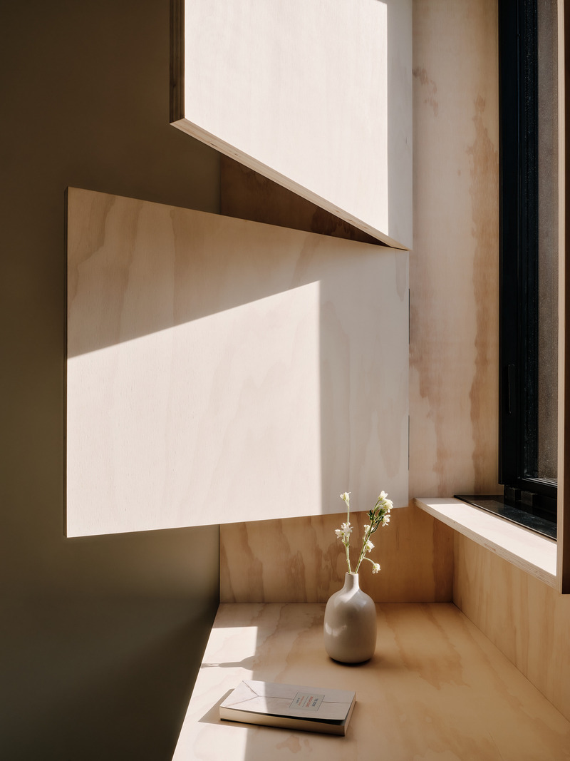 Dossier de presse | 2757-50 - Communiqué de presse | Min Design Elevates the Everyday with Elegant Architecture - Min Design - Architecture résidentielle -  Capturing Light: Undulating light and shadow animate the interior throughout the day.    - Crédit photo : Joe Fletcher
