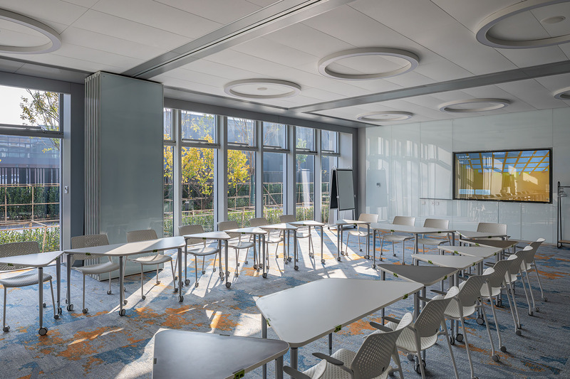Press kit | 4150-12 - Press release | Deloitte University Asia Pacific China - aoe - Commercial Interior Design - The independent classroom can adapt to diverse learning scenarios. - Photo credit:  Ray Xin 