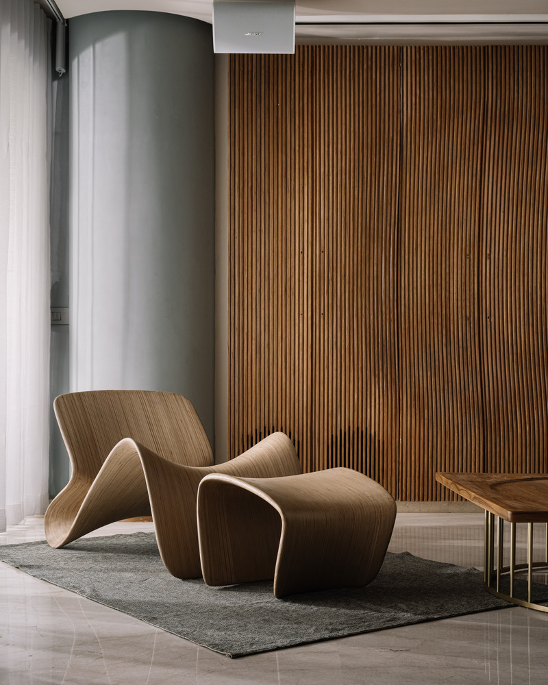 Press kit | 6986-03 - Press release | andblack design studio Debuts Internationally with LOOP Furniture Series - andblack design studio - Product -  LOOP lounger lifestyle   - Photo credit: Ravi Mistry