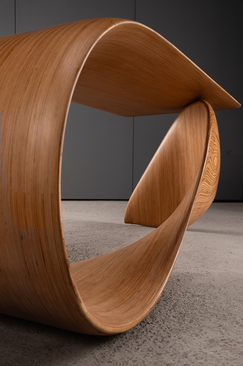 Press kit | 6986-03 - Press release | andblack design studio Debuts Internationally with LOOP Furniture Series - andblack design studio - Product -  LOOP arched table detail  - Photo credit: Ravi Mistry