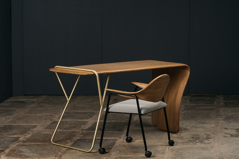 Press kit | 6986-03 - Press release | andblack design studio Debuts Internationally with LOOP Furniture Series - andblack design studio - Product -  LOOP study table with study chair  - Photo credit: Ravi Mistry