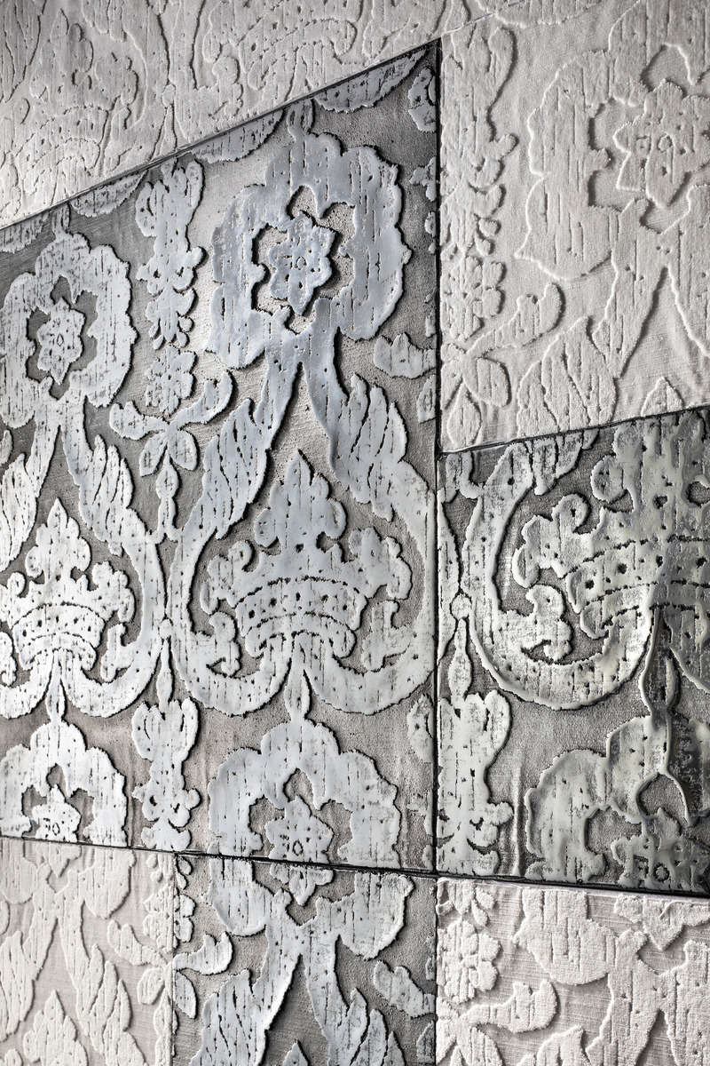 Press kit | 4232-28 - Press release | Superfici Venice Collection by Materica - Materica - Product -  <p class=""><b><i>Levantina</i></b> by Tiziano Guardini e Luigi Ciuffreda with Tessitura Luigi Bevilacqua</p>  - Photo credit: Courtesy of Materica