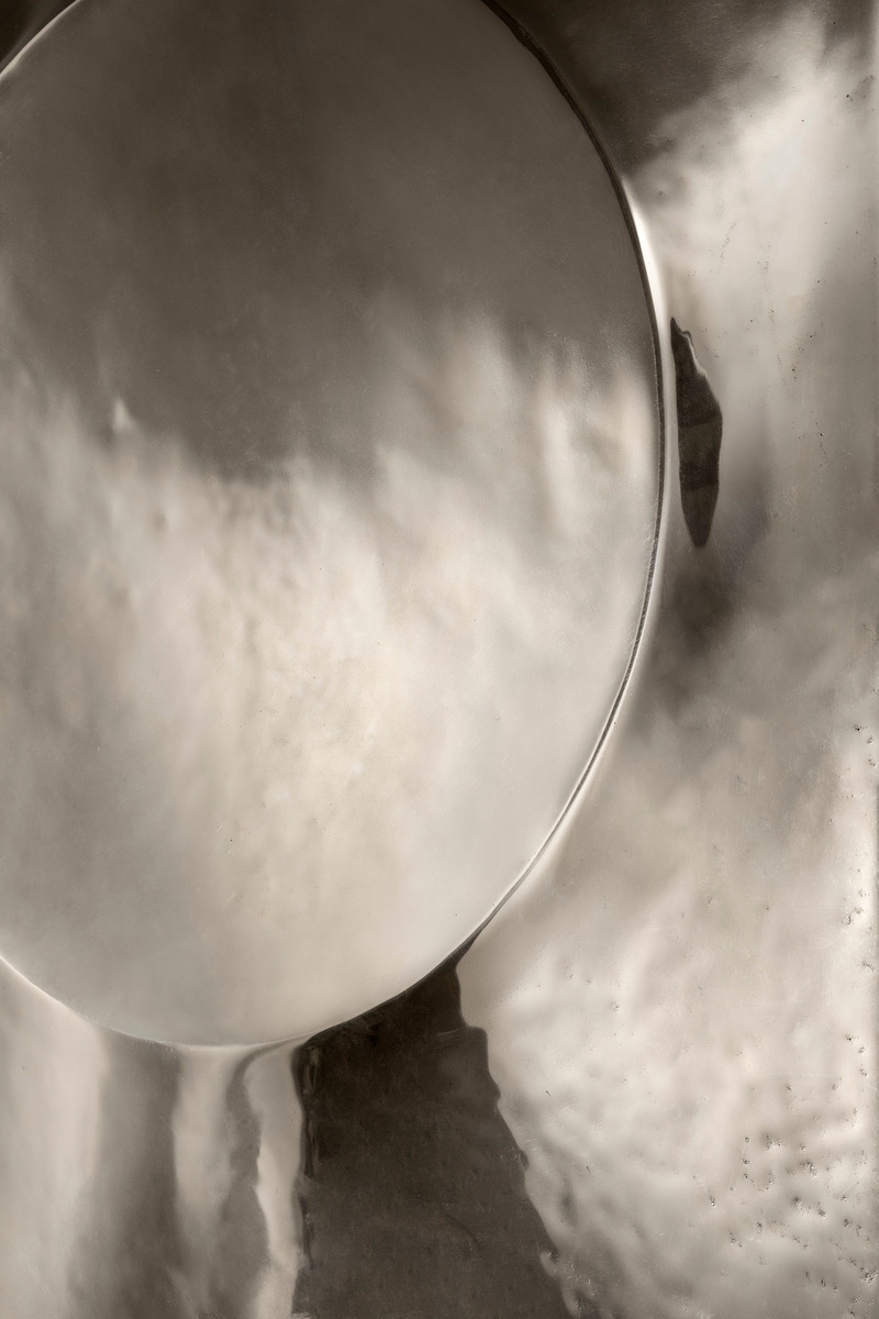 Press kit | 4232-28 - Press release | Superfici Venice Collection by Materica - Materica - Product -   <b>Magic Mirror</b> reflects Draw's tribute to contemporary art<span></span>   - Photo credit:  Courtesy of Materica 