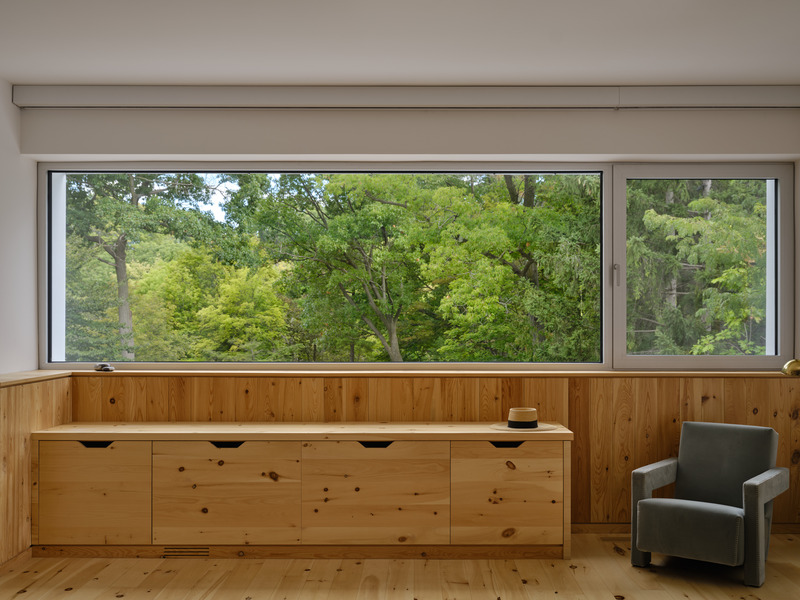 Dossier de presse | 7679-01 - Communiqué de presse | La maison passive West Don Ravine : la progression naturelle de Poiesis Architecture vers la conception passive - Poiesis Architecture - Architecture résidentielle - Chambre principale avec vue sur le ravin - Crédit photo : Doublespace Photography
