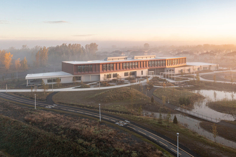 Dossier de presse | 1170-10 - Communiqué de presse | L’Espace citoyen des Confluents : une architecture résiliente au service de la communauté - Cardin Julien - Architecture institutionnelle - Crédit photo : David Boyer