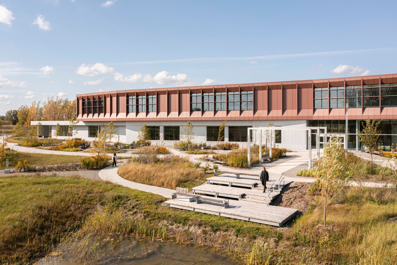 Dossier de presse | 1170-10 - Communiqué de presse | L’Espace citoyen des Confluents : une architecture résiliente au service de la communauté - Cardin Julien - Architecture institutionnelle - Crédit photo : David Boyer