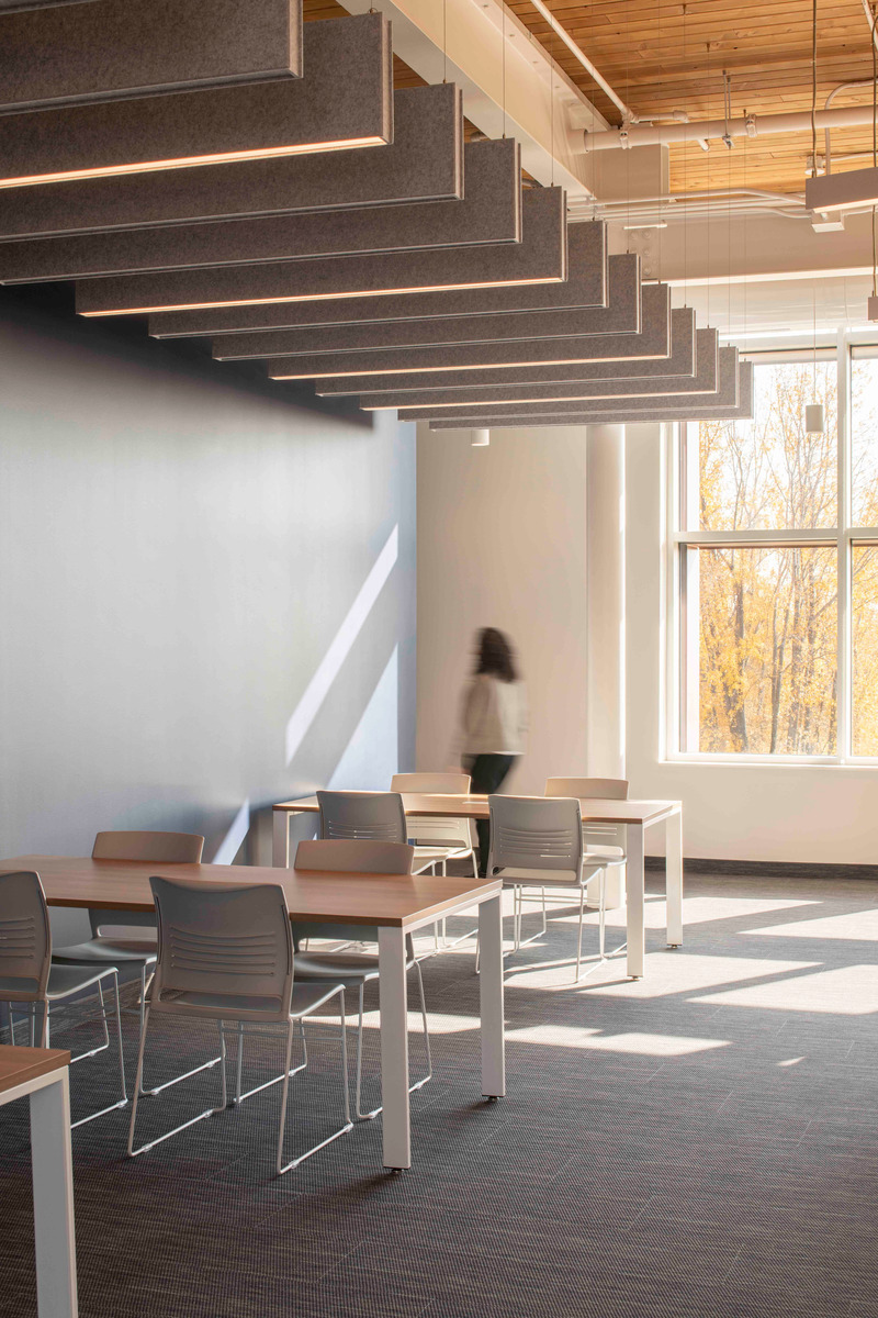 Dossier de presse | 1170-10 - Communiqué de presse | L’Espace citoyen des Confluents : une architecture résiliente au service de la communauté - Cardin Julien - Architecture institutionnelle - Crédit photo : David Boyer