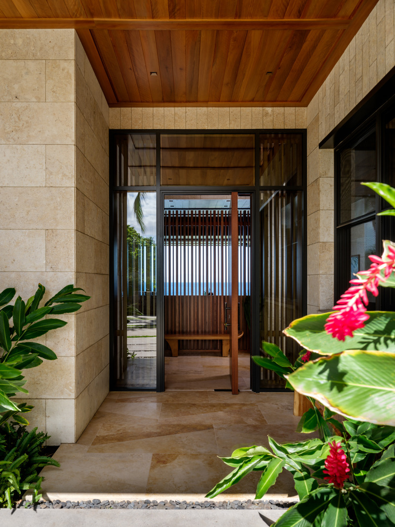 Dossier de presse | 2757-48 - Communiqué de presse | Three Hawaiian Residences By Philpotts Interiors Elevate Island Living - Philpotts Interiors - Design d’intérieur résidentiel -    <p>Coral House: For this multi-faceted oceanfront vacation home, Philpotts Interiors translated their client’s personal wellness needs and aesthetic desires to create a warm and inviting retreat.</p><br>The home is a collaboration between Philpotts Interiors, de Reus Architects and VITA Planning + Landscape Architecture.<br>    - Crédit photo : Travis Rowan