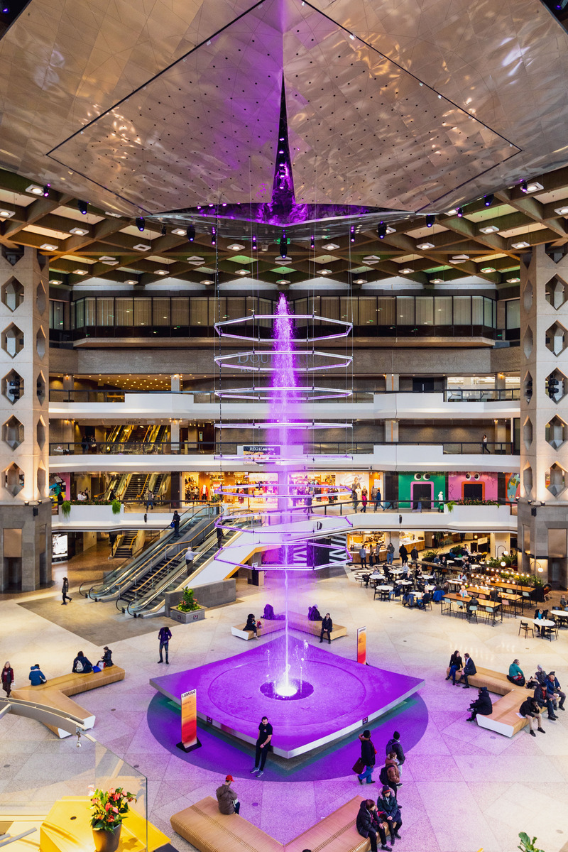 Dossier de presse | 583-25 - Communiqué de presse | LUMINO : 30 œuvres lumineuses à découvrir jusqu'au 9 mars 2025 - Partenariat du Quartier des spectacles - Évènement + Exposition - Vortex par Nicolas Paolozzi - Crédit photo : Thibault Carron