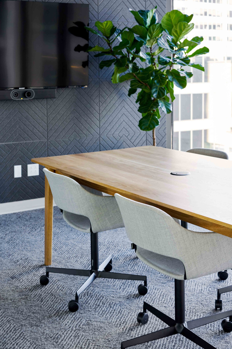 Press kit | 7683-01 - Press release | Made by Gather's Montreal Office - Espazio Design - Commercial Interior Design - Small meeting room - Photo credit: Made by Gather