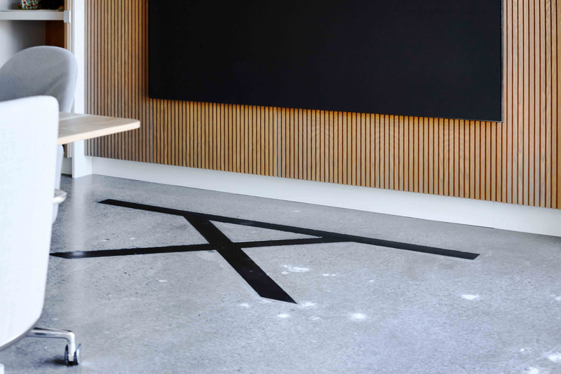 Press kit | 7683-01 - Press release | Made by Gather's Montreal Office - Espazio Design - Commercial Interior Design - Detail in the concrete slab - Photo credit: Made by Gather