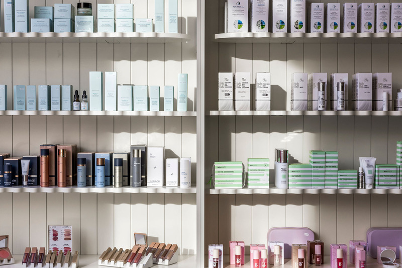 Dossier de presse | 6480-02 - Communiqué de presse | Espace Skins, la clinique médico-esthétique qui allie élégance, fonctionnalité, confort et confidentialité - Indee Design - Design d’intérieur commercial - Crédit photo : Caroline Thibault