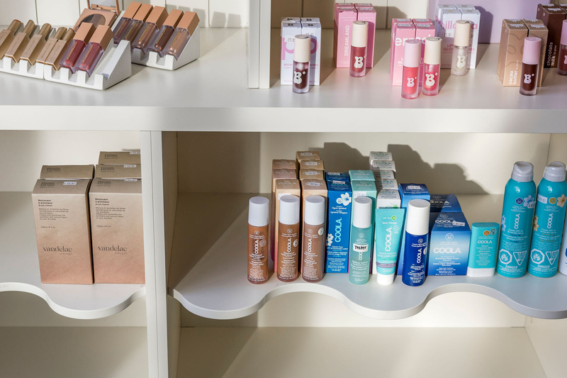 Dossier de presse | 6480-02 - Communiqué de presse | Espace Skins, la clinique médico-esthétique qui allie élégance, fonctionnalité, confort et confidentialité - Indee Design - Design d’intérieur commercial - Crédit photo : Caroline Thibault