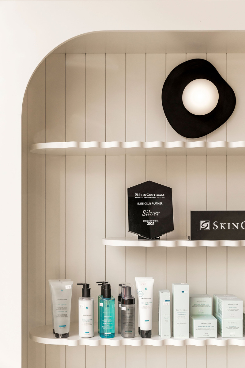 Dossier de presse | 6480-02 - Communiqué de presse | Espace Skins, la clinique médico-esthétique qui allie élégance, fonctionnalité, confort et confidentialité - Indee Design - Design d’intérieur commercial - Crédit photo : Caroline Thibault