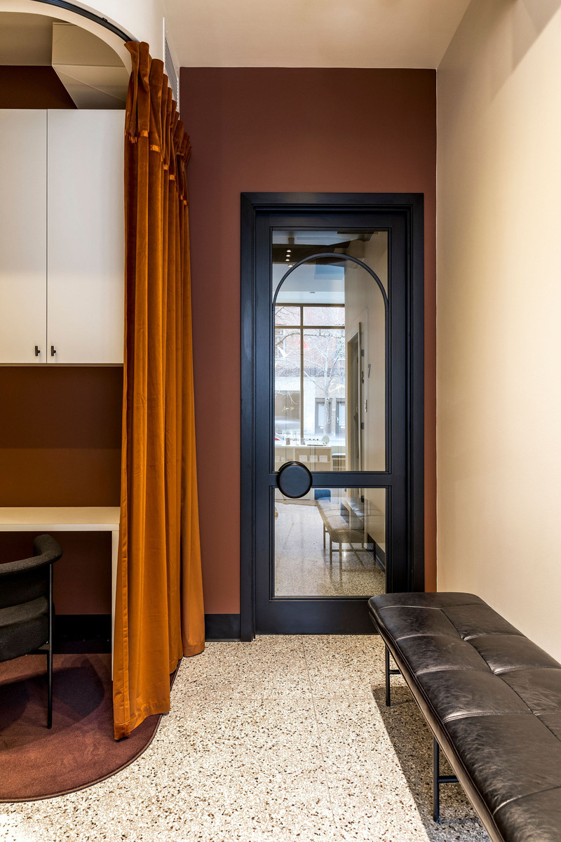 Dossier de presse | 6480-02 - Communiqué de presse | Espace Skins, la clinique médico-esthétique qui allie élégance, fonctionnalité, confort et confidentialité - Indee Design - Design d’intérieur commercial - Crédit photo : Caroline Thibault