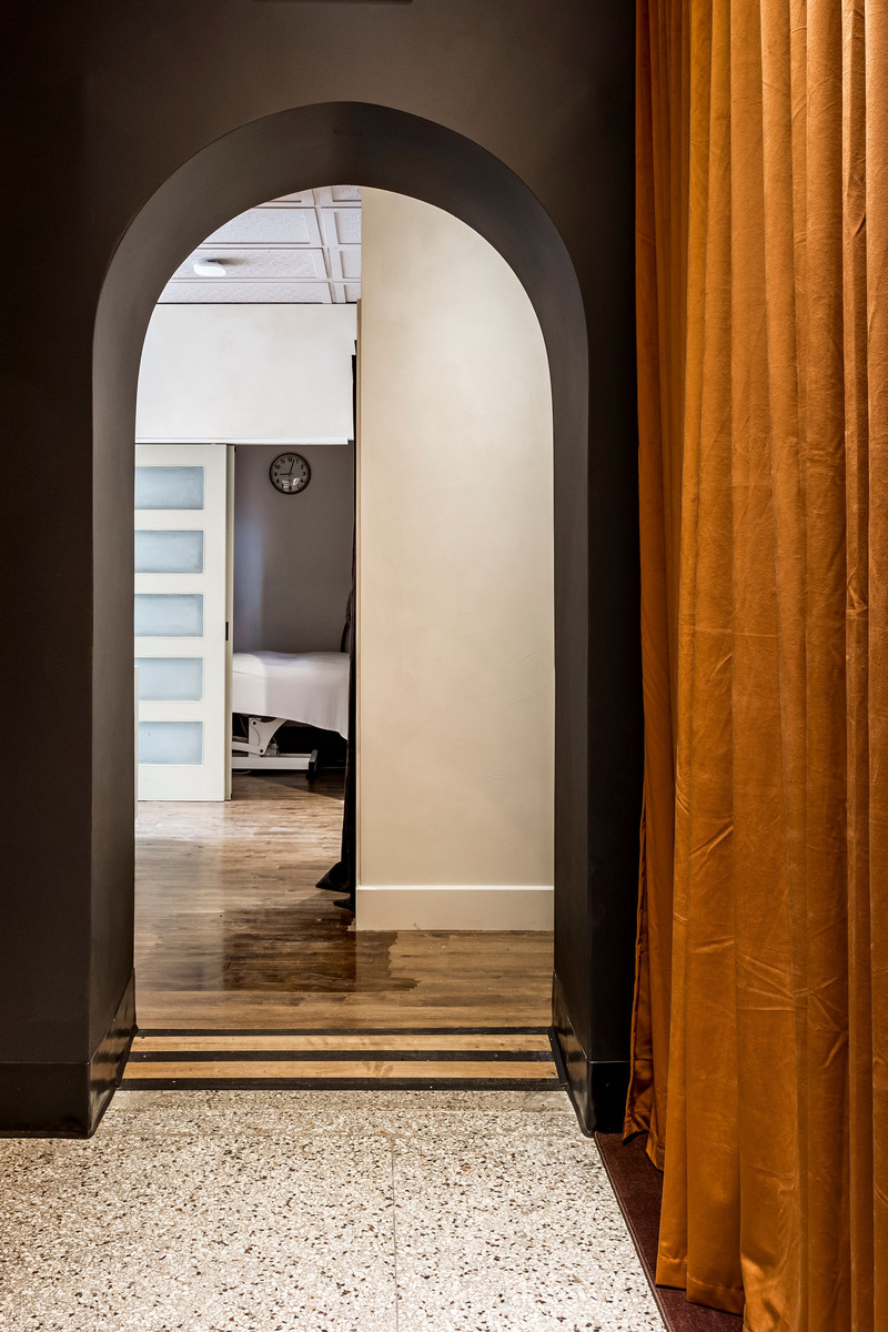 Dossier de presse | 6480-02 - Communiqué de presse | Espace Skins, la clinique médico-esthétique qui allie élégance, fonctionnalité, confort et confidentialité - Indee Design - Design d’intérieur commercial - Crédit photo : Caroline Thibault
