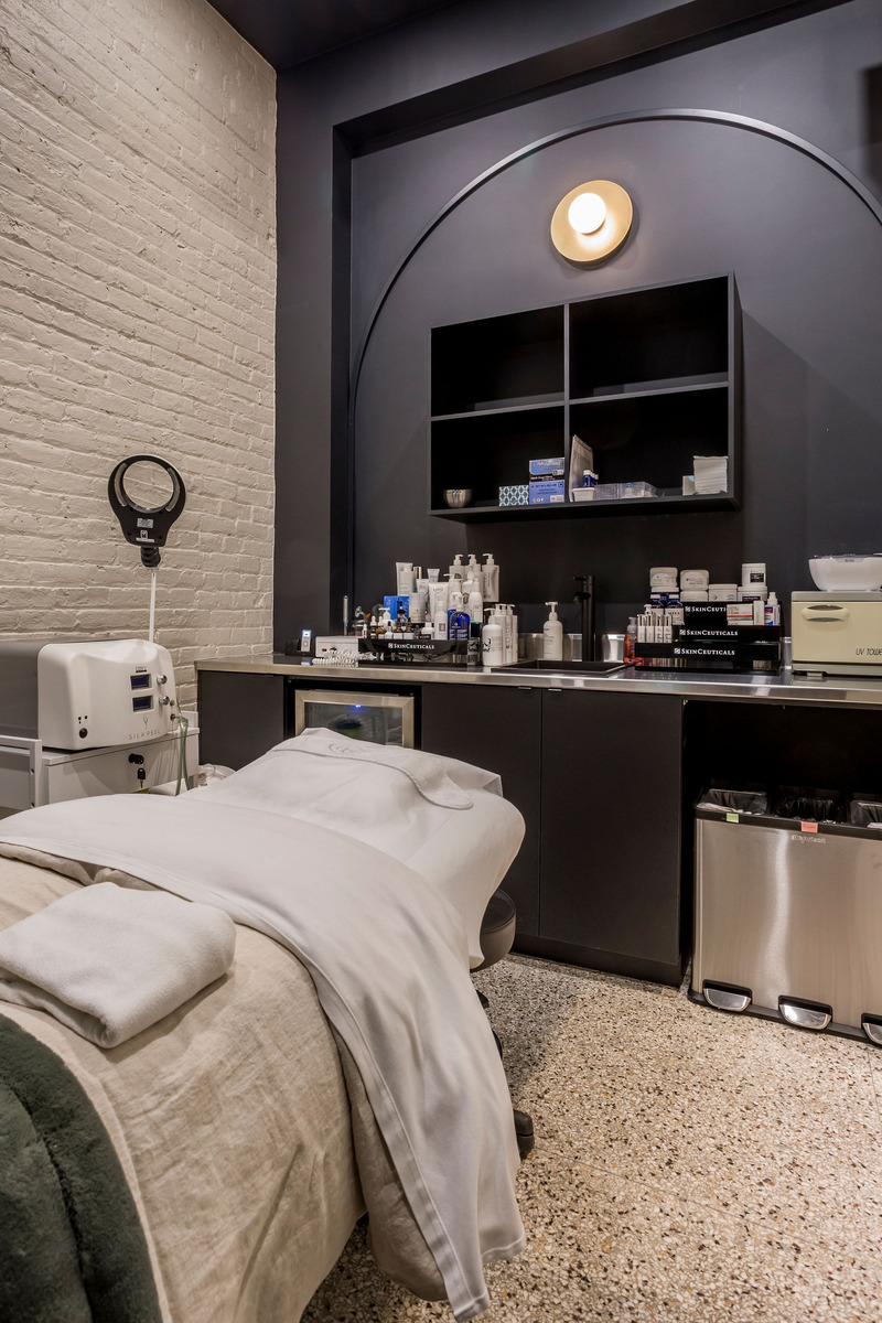 Dossier de presse | 6480-02 - Communiqué de presse | Espace Skins, la clinique médico-esthétique qui allie élégance, fonctionnalité, confort et confidentialité - Indee Design - Design d’intérieur commercial - Crédit photo : Caroline Thibault