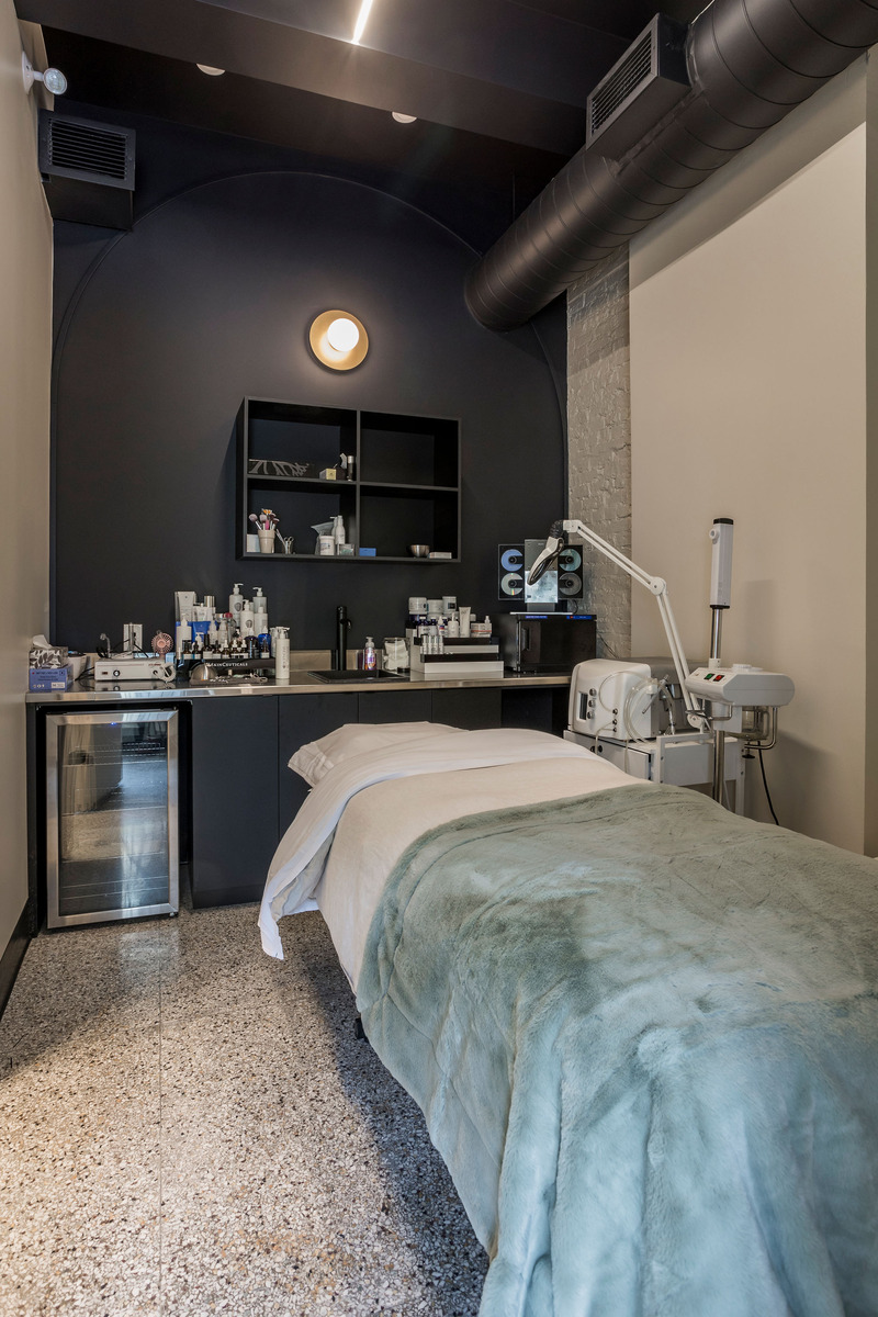 Dossier de presse | 6480-02 - Communiqué de presse | Espace Skins, la clinique médico-esthétique qui allie élégance, fonctionnalité, confort et confidentialité - Indee Design - Design d’intérieur commercial - Crédit photo : Caroline Thibault