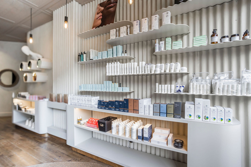 Dossier de presse | 6480-02 - Communiqué de presse | Espace Skins, la clinique médico-esthétique qui allie élégance, fonctionnalité, confort et confidentialité - Indee Design - Design d’intérieur commercial - Crédit photo : Caroline Thibault