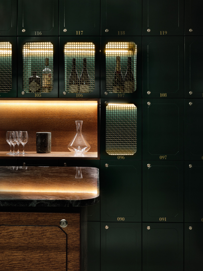 Press kit | 1152-16 - Press release | HUMÀ Design + Architecture and LumiGroup Embrace Maximalism at Club Saint-Denis - LumiGroup - Commercial Interior Design - Club St-Denis - Photo credit: Maxime Brouillet