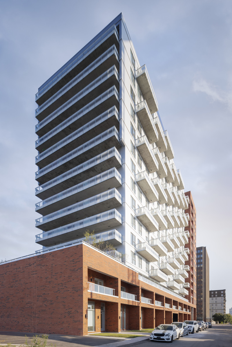 Press kit | 5174-06 - Press release | Éléonore: blanchette archi.design and MDTP atelier d’architecture Shape Gatineau’s Evolving Skyline - blanchette archi.design & MDTP atelier d'architecture - Residential Architecture - The masonry base folds vertically, framing the metal volume.  - Photo credit: welldone.archi