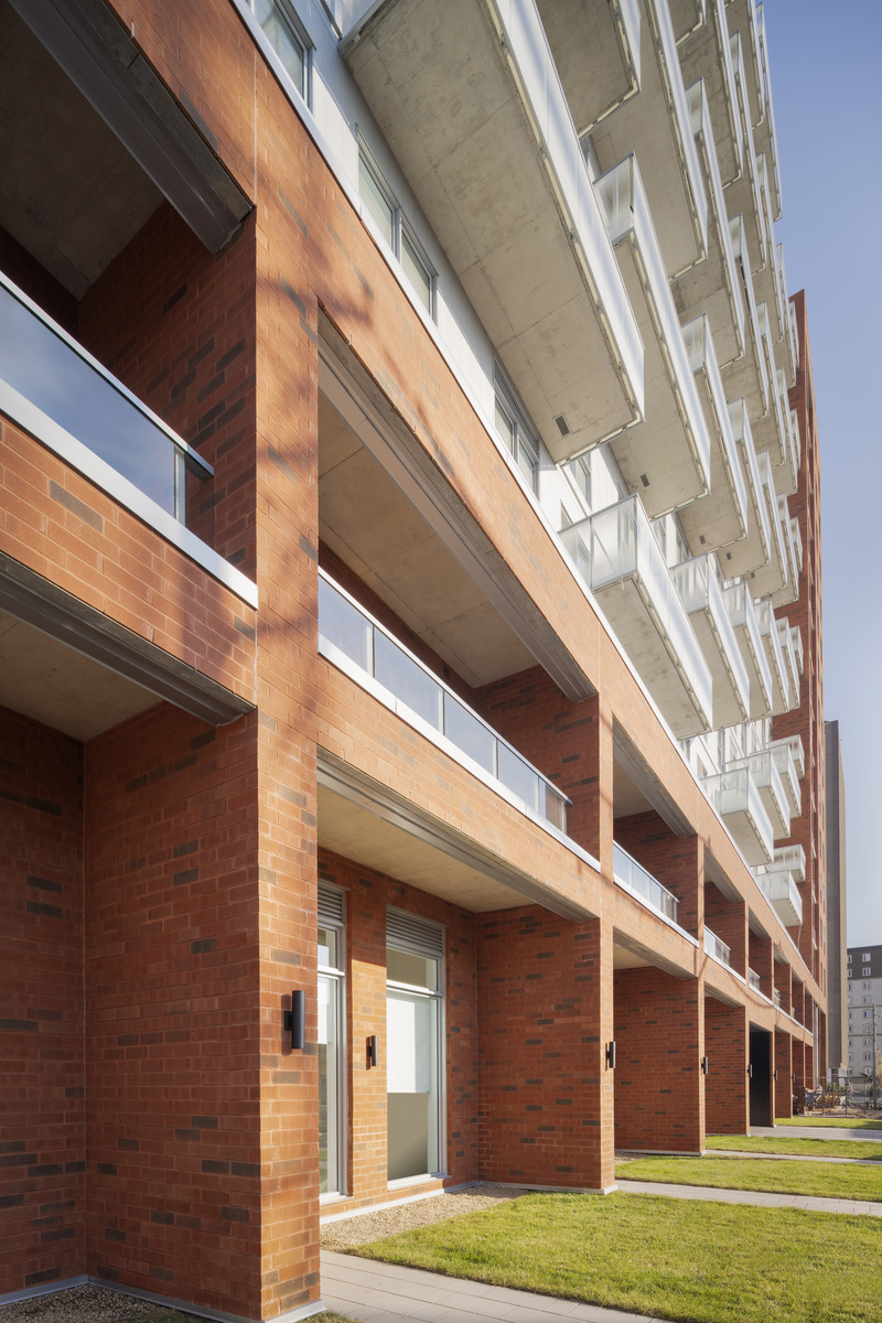 Press kit | 5174-06 - Press release | Éléonore: blanchette archi.design and MDTP atelier d’architecture Shape Gatineau’s Evolving Skyline - blanchette archi.design & MDTP atelier d'architecture - Residential Architecture - On rue Notre-Dame-de-l'Île, the base is composed of volumes reminiscent of town houses, reaffirming a volumetric coherence with the surroundings. - Photo credit: welldone.archi