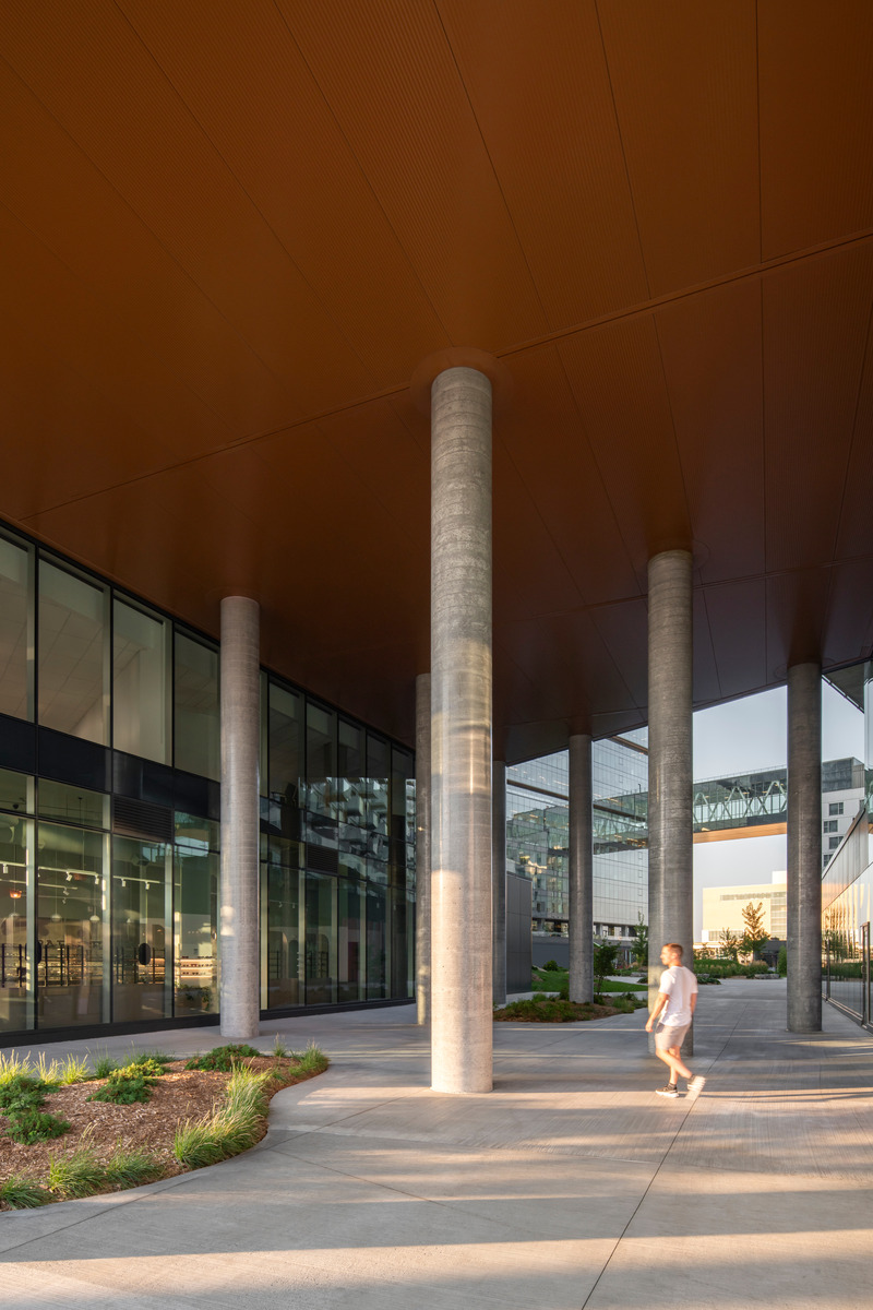 Dossier de presse | 1303-27 - Communiqué de presse | Espace Montmorency : un modèle de densification intelligente qui redéfinit le centre-ville de la couronne nord - Montoni, Fonds immobilier de solidarité FTQ & Sid Lee Architecture - Architecture résidentielle - Crédit photo : David Boyer