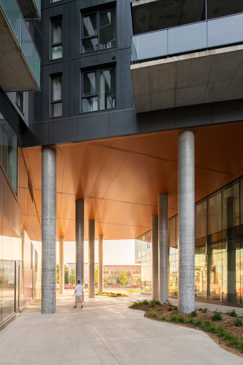 Dossier de presse | 1303-27 - Communiqué de presse | Espace Montmorency : un modèle de densification intelligente qui redéfinit le centre-ville de la couronne nord - Montoni, Fonds immobilier de solidarité FTQ & Sid Lee Architecture - Architecture résidentielle - Crédit photo : David Boyer
