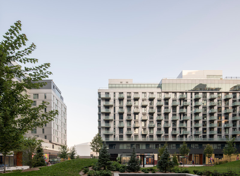 Dossier de presse | 1303-27 - Communiqué de presse | Espace Montmorency : un modèle de densification intelligente qui redéfinit le centre-ville de la couronne nord - Montoni, Fonds immobilier de solidarité FTQ & Sid Lee Architecture - Architecture résidentielle - Crédit photo : David Boyer