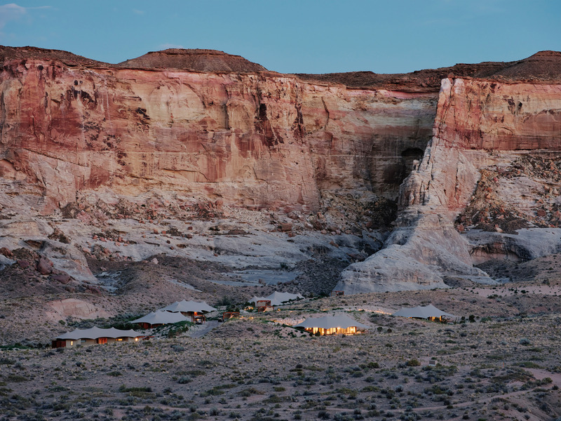 Dossier de presse | 2757-51 - Communiqué de presse | VITA Balances the Art of Contextual Design with the Stewardship of Place Shaping - VITA Planning & Landscape Architecture - Architecture de paysage -   Camp Sarika at Amangiri (Overview): Utah's iconic geography of mesas (flat topped elevations) and iron-rich red sand provides a dramatic setting for this 900-acre camp, which includes a main tent and 10 canvas-topped pavilions.     - Crédit photo :  Image Courtesy of Amangiri 