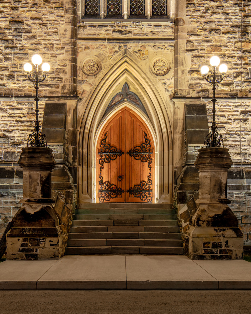 Dossier de presse | 621-31 - Communiqué de presse | La nouvelle illumination de l’édifice de l’Est met en évidence la beauté architecturale du patrimoine canadien - Lightemotion avec le consortium DFS Architecture et Architecture49 - Design d’éclairage - Crédit photo : Gordon King