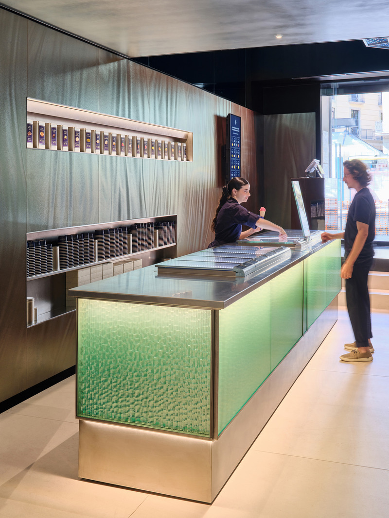 Dossier de presse | 3724-16 - Communiqué de presse | Gelato Collection - EL EQUIPO CREATIVO - Design d’intérieur commercial - Crédit photo : Photo credit: Adrià Goula