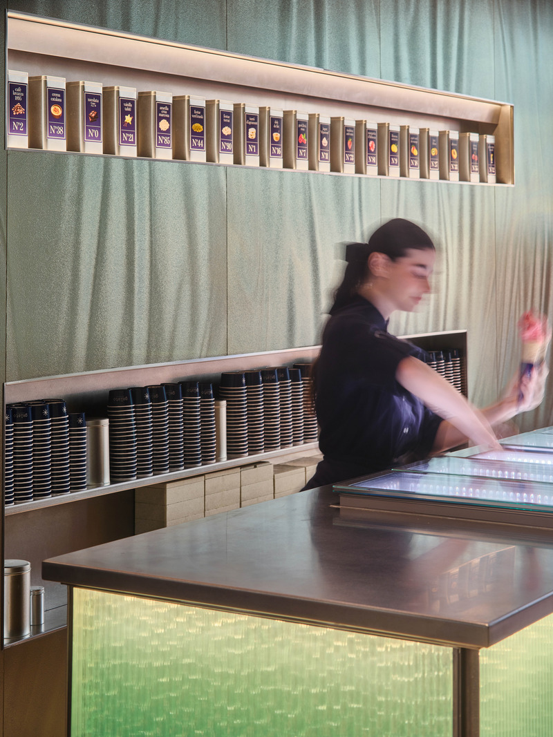 Dossier de presse | 3724-16 - Communiqué de presse | Gelato Collection - EL EQUIPO CREATIVO - Design d’intérieur commercial - Crédit photo : Photo credit: Adrià Goula