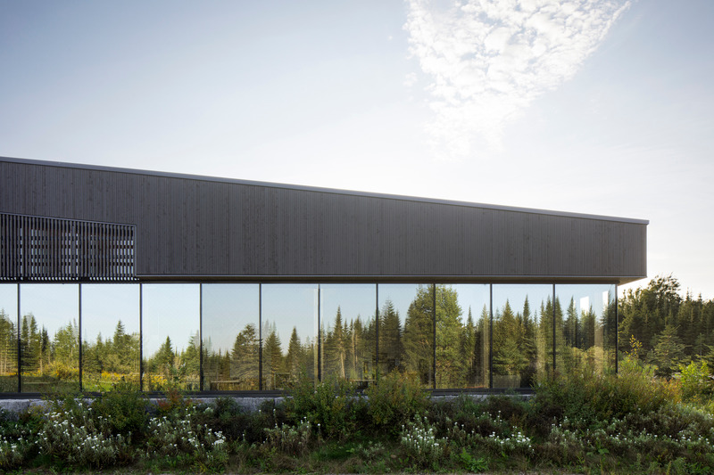 Dossier de presse | 2263-15 - Communiqué de presse | Camp Mercier : un nouveau pavillon enraciné dans le paysage laurentien - Anne Carrier Architectes - Architecture institutionnelle - Crédit photo : Adrien Williams