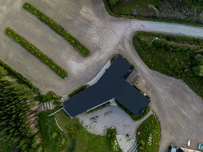 Dossier de presse | 2263-15 - Communiqué de presse | Camp Mercier : un nouveau pavillon enraciné dans le paysage laurentien - Anne Carrier Architectes - Architecture institutionnelle - Crédit photo : Adrien Williams