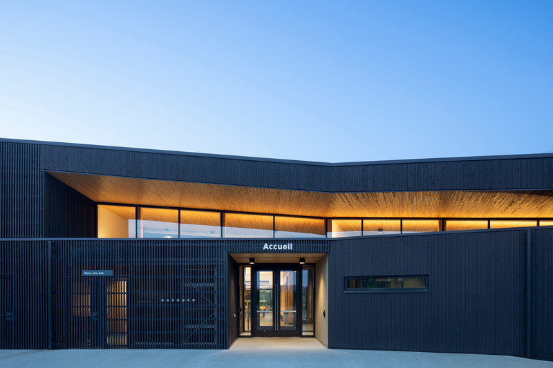 Dossier de presse | 2263-15 - Communiqué de presse | Camp Mercier : un nouveau pavillon enraciné dans le paysage laurentien - Anne Carrier Architectes - Architecture institutionnelle - Crédit photo : Adrien Williams