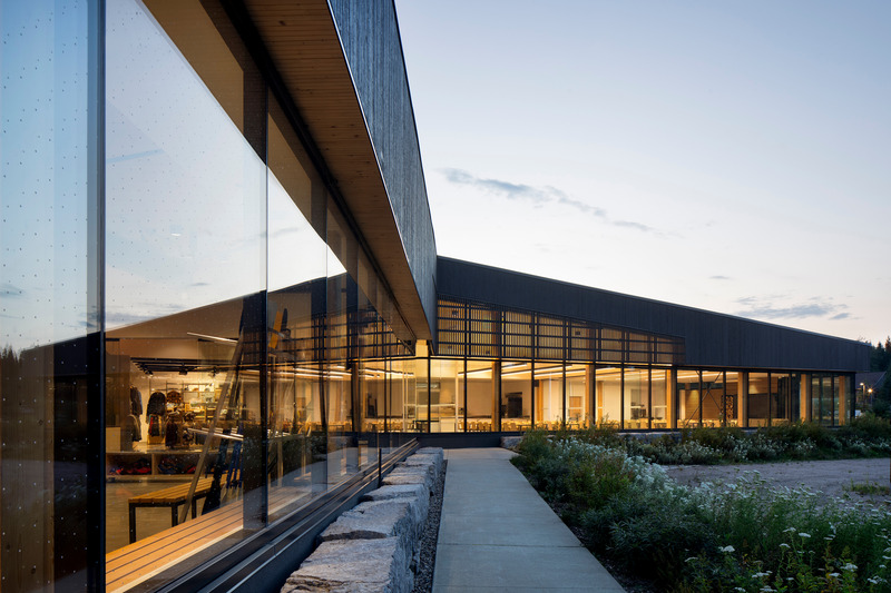 Dossier de presse | 2263-15 - Communiqué de presse | Camp Mercier : un nouveau pavillon enraciné dans le paysage laurentien - Anne Carrier Architectes - Architecture institutionnelle - Crédit photo : Adrien Williams