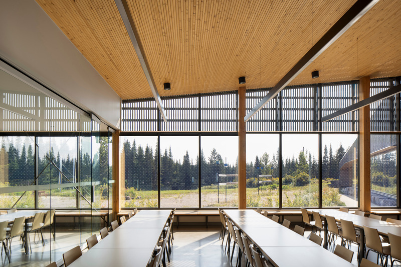 Dossier de presse | 2263-15 - Communiqué de presse | Camp Mercier : un nouveau pavillon enraciné dans le paysage laurentien - Anne Carrier Architectes - Architecture institutionnelle - Crédit photo : Adrien Williams
