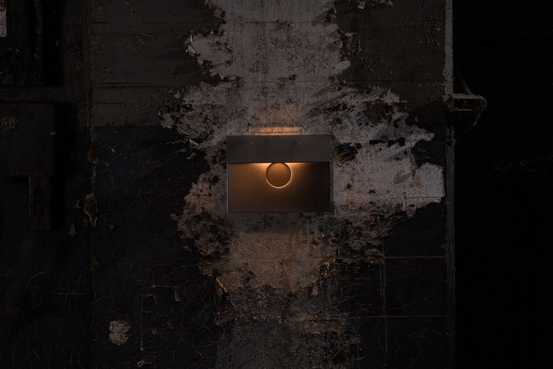 Press kit | 1619-11 - Press release | Lambert & Fils Dives into the Bold and Explosive Universe of South Korean Designer Kwangho Lee - Lambert & Fils - Lighting Design - Bolda 03, wall, polished aluminum - Photo credit: Arseni Khamzin