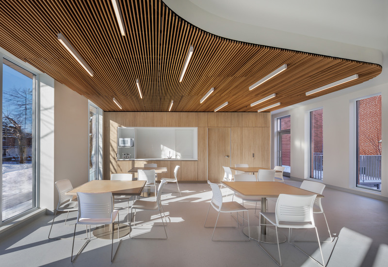 Dossier de presse | 865-64 - Communiqué de presse | Centre Lise et Yvon Lamarre : Lemay signe une conception qui allie bien-être sensoriel et inclusivité - Lemay - Architecture résidentielle - Crédit photo : Claude-Simon Langlois