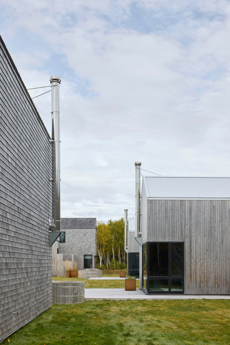 Dossier de presse | 1487-01 - Communiqué de presse | Ridge On The Chimney - MacKay-Lyons Sweetapple Architects - Architecture commerciale - The "alley" - Crédit photo : James Brittain
