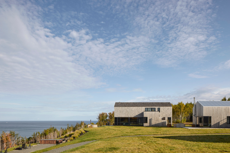 Dossier de presse | 1487-01 - Communiqué de presse | Ridge On The Chimney - MacKay-Lyons Sweetapple Architects - Architecture commerciale -  South facing cabin   - Crédit photo : James Brittain