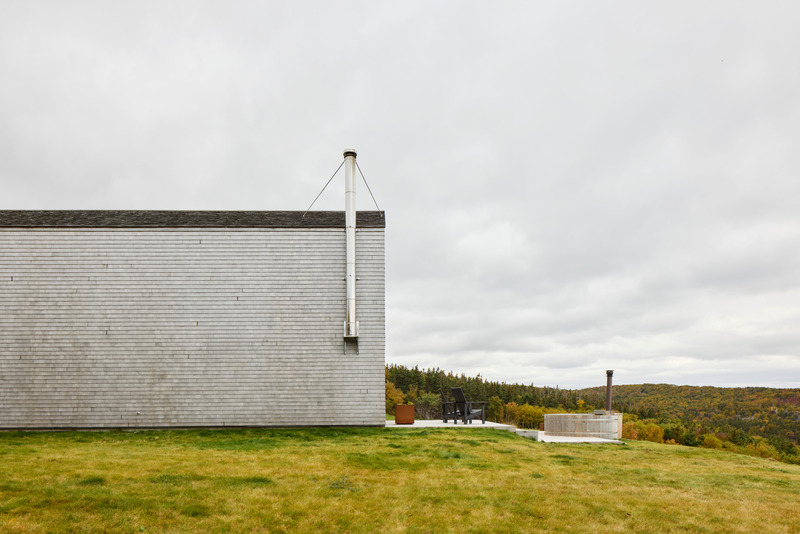 Dossier de presse | 1487-01 - Communiqué de presse | Ridge On The Chimney - MacKay-Lyons Sweetapple Architects - Architecture commerciale - Mute facade - Crédit photo : James Brittain